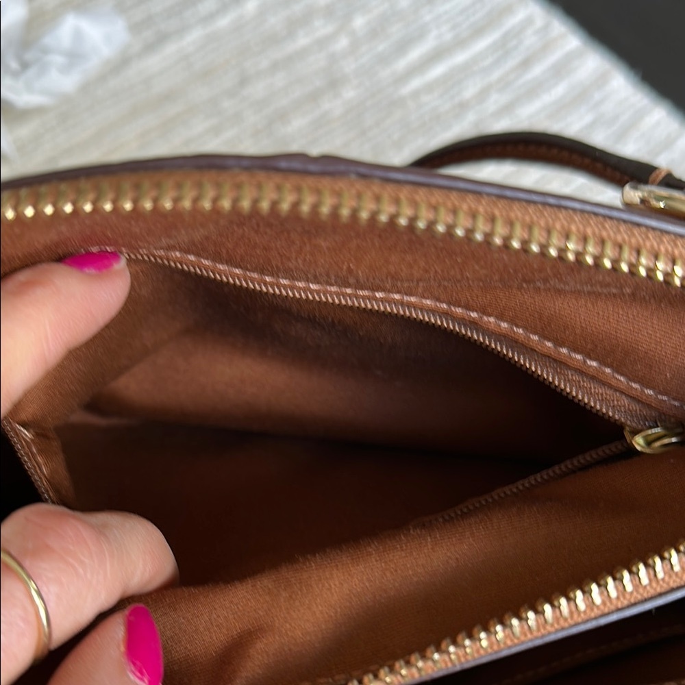 Coach cross grain mini Christi Carryall/ missing long strap. Great Condition. - Picture 5 of 10